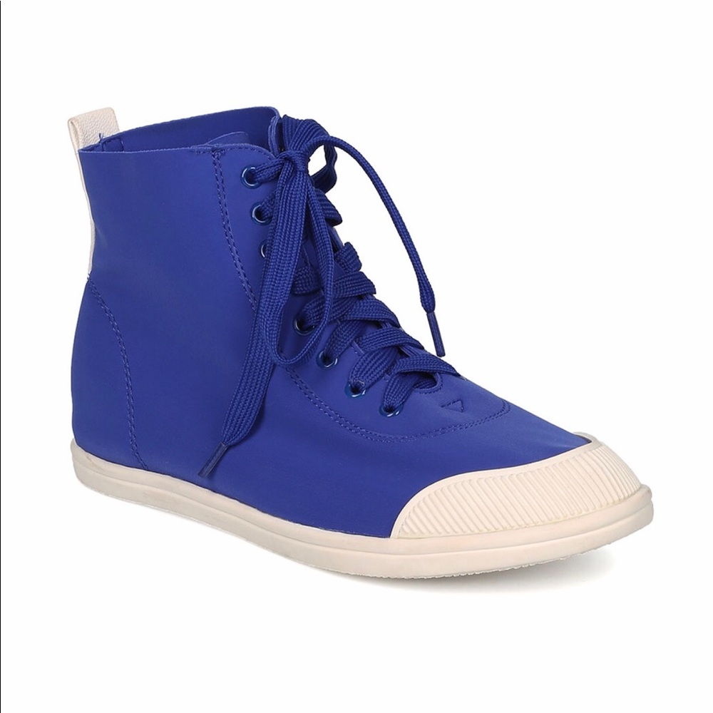 NEW Lace Up Sneaker